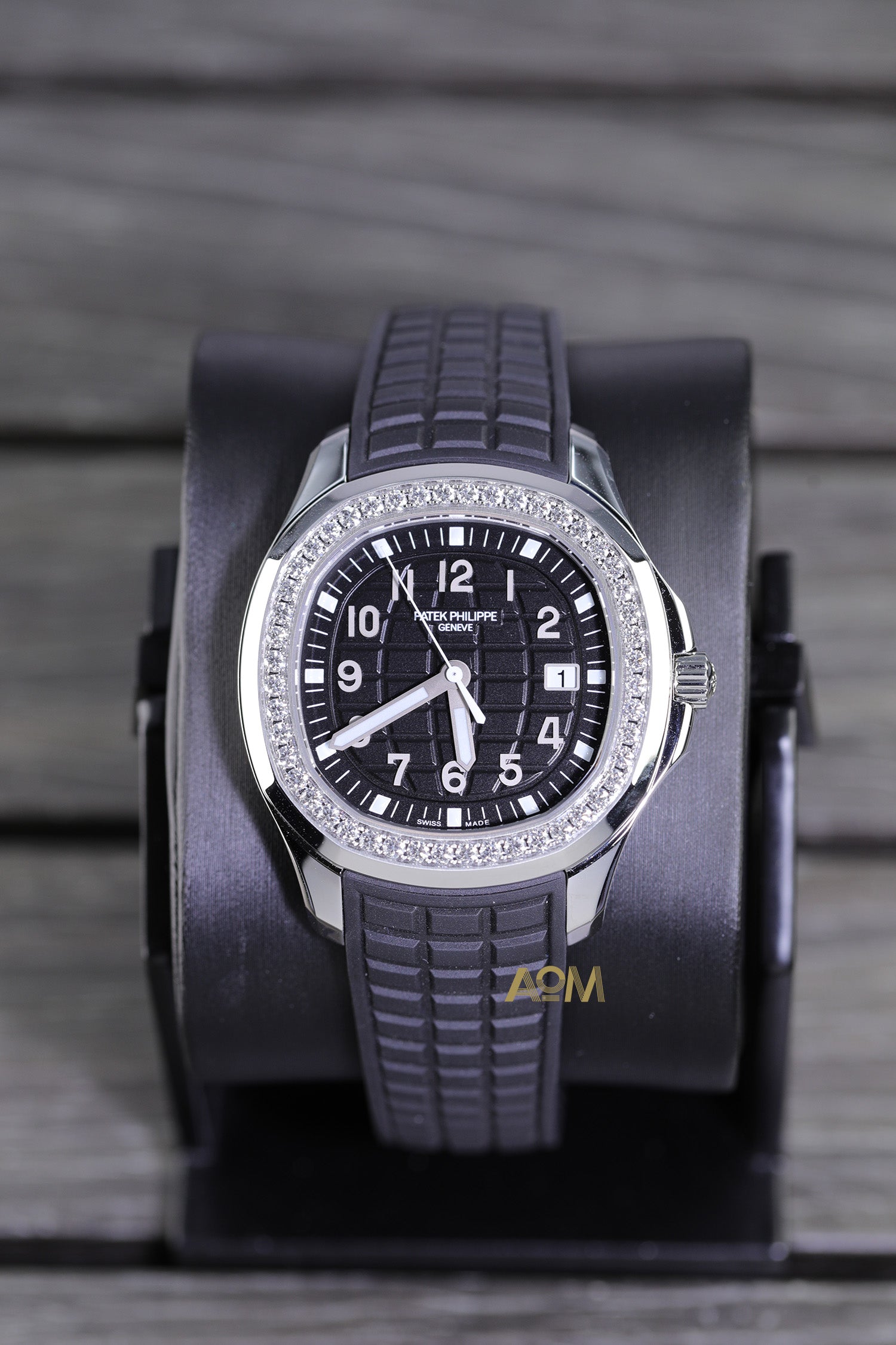 5267/200A - 001 - AOM Luxury Watch