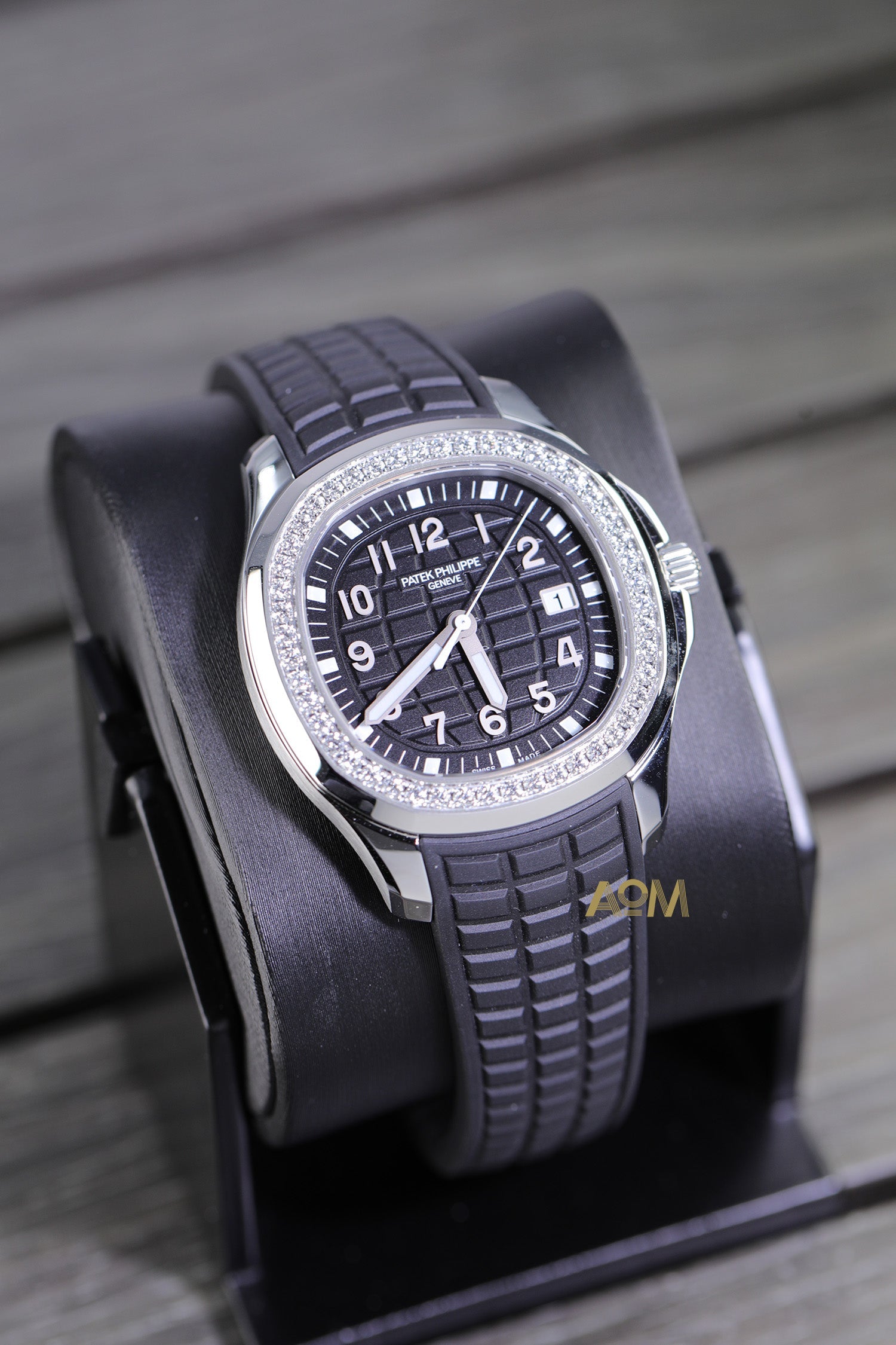 5267/200A - 001 - AOM Luxury Watch