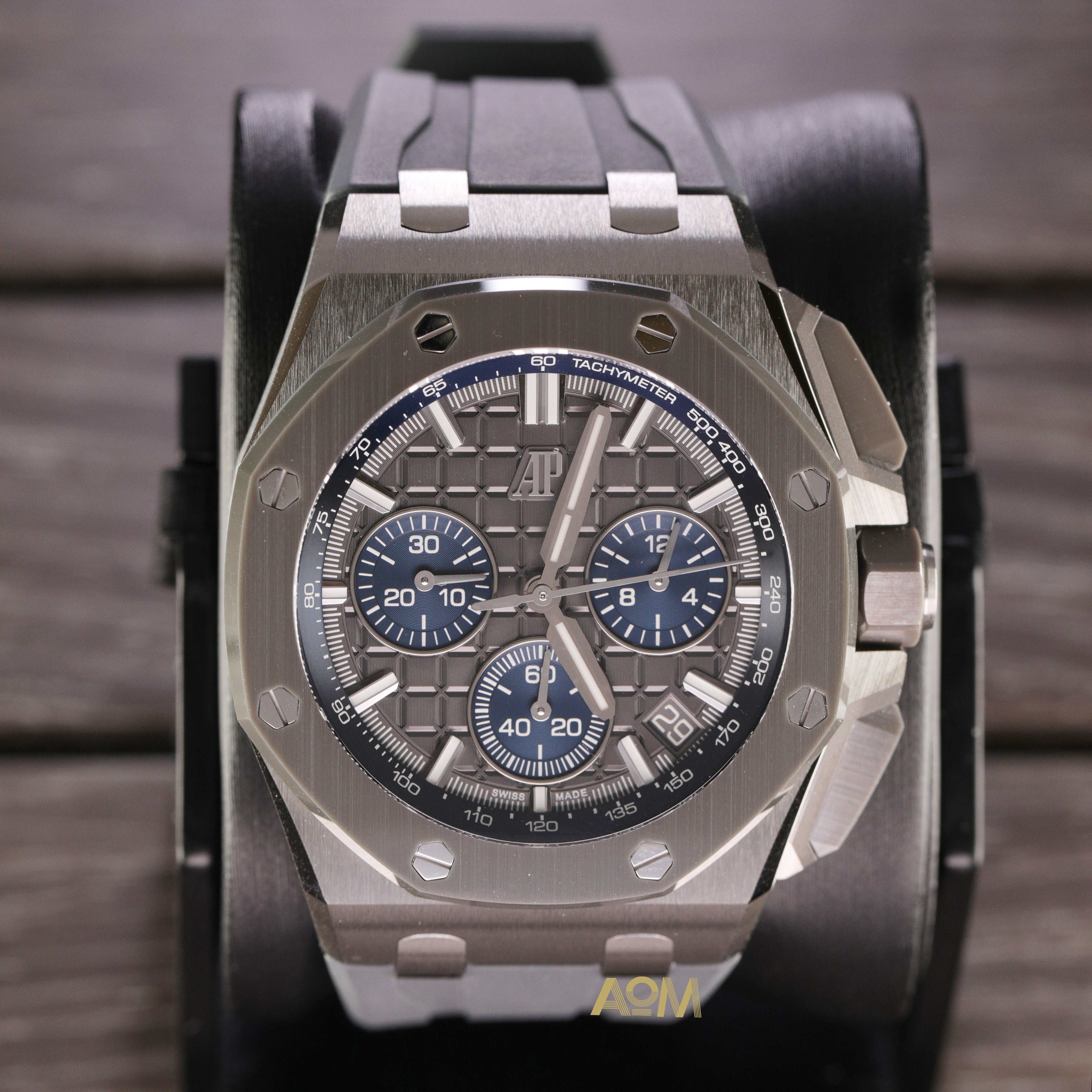 26420IO.OO.A009CA.01 - AOM Luxury Watch